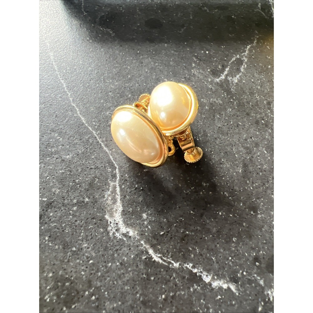 Vintage Napier Gold Tone  Iridescent‎ White Elegant Pearl Earrings